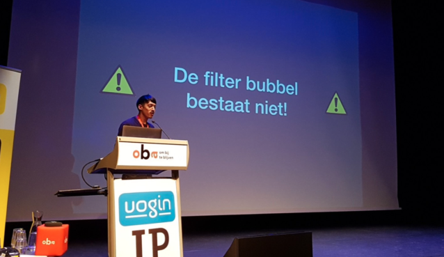 Picture of my talk at VOGIN-IP Lezing 2018, slide says "The filterbubble doesn't exist!"